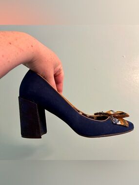 Ruby Shoo Viola Court Block Heel Blue Suede Tan Floral Accent Metallic Heel SZ 9